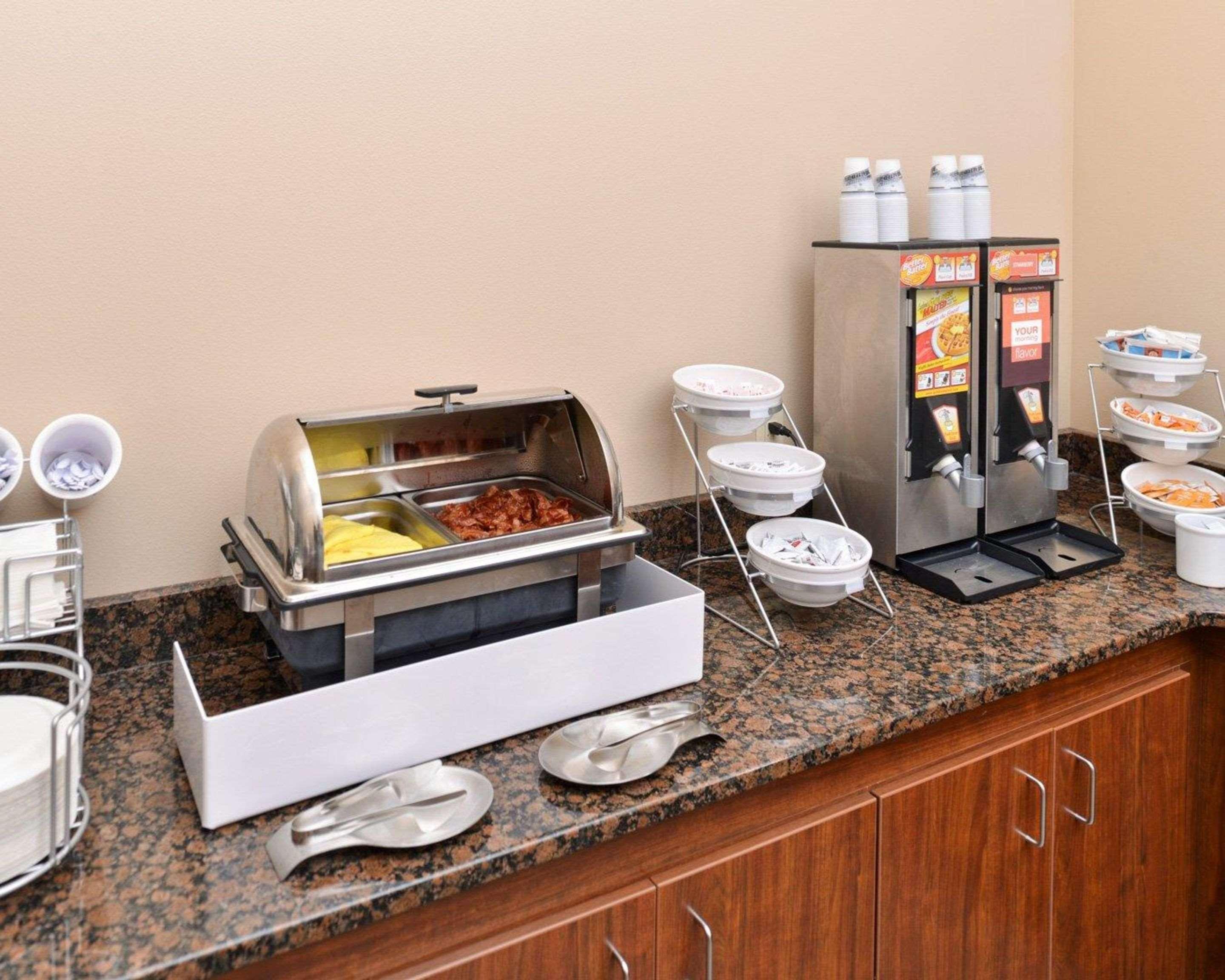 Comfort Inn&Suites Mandan - Bismarck Extérieur photo